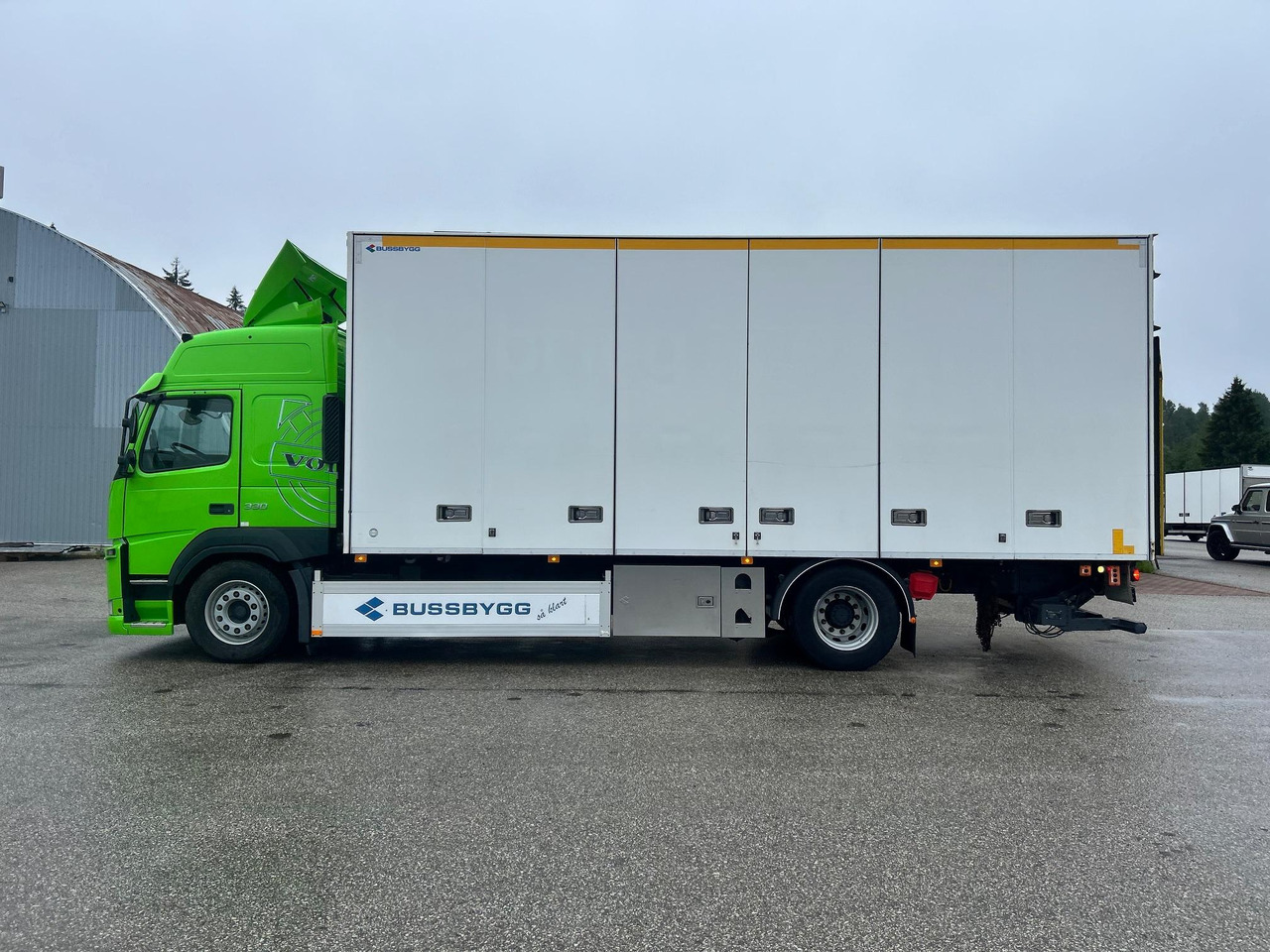 VOLVO FM330 - Box truck: picture 5 VOLVO FM330 - Box truck: picture 5