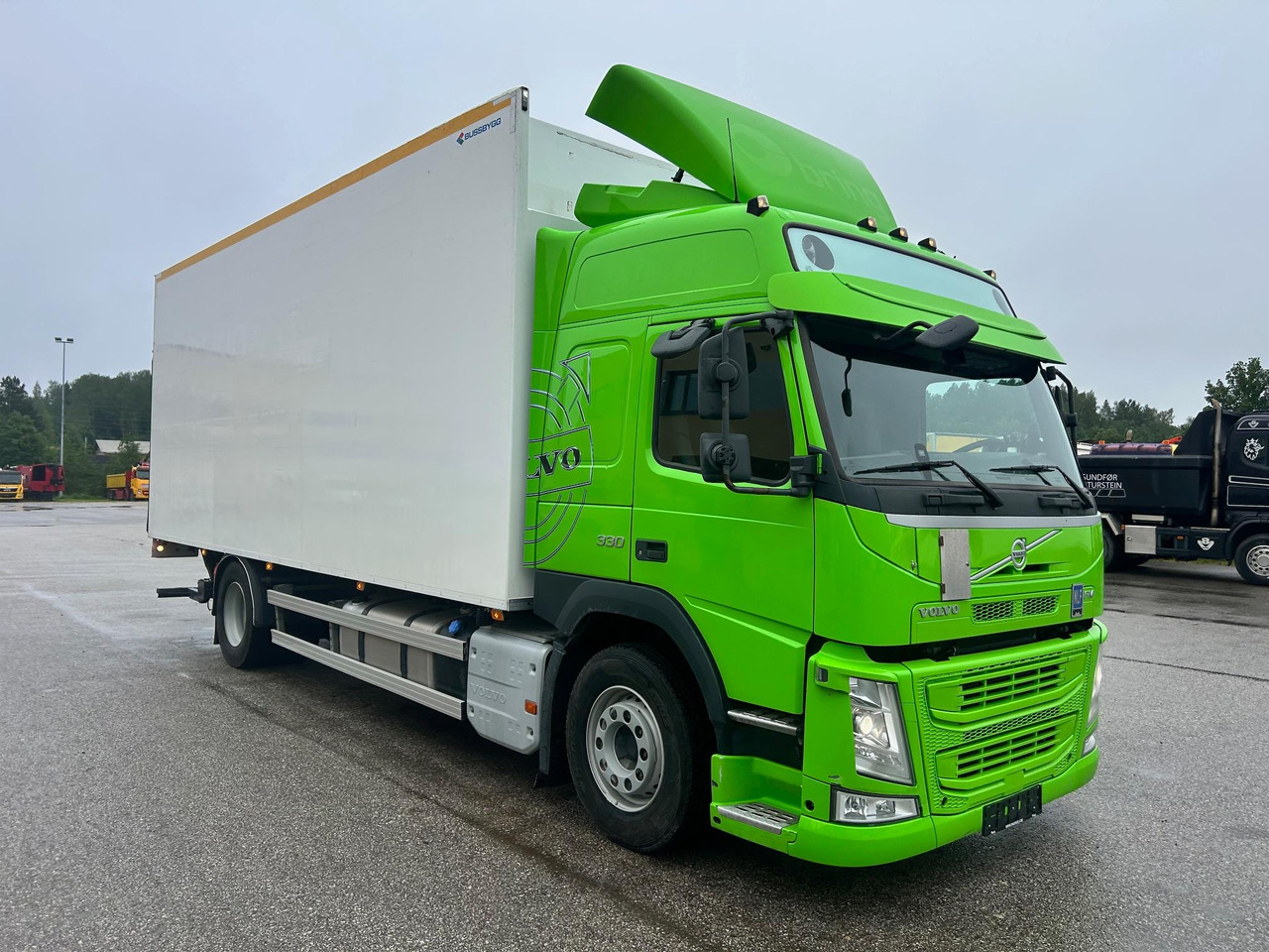 VOLVO FM330 - Box truck: picture 1 VOLVO FM330 - Box truck: picture 1
