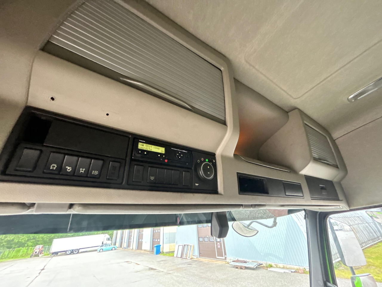 Box truck VOLVO FM330: picture 17 Box truck VOLVO FM330: picture 17