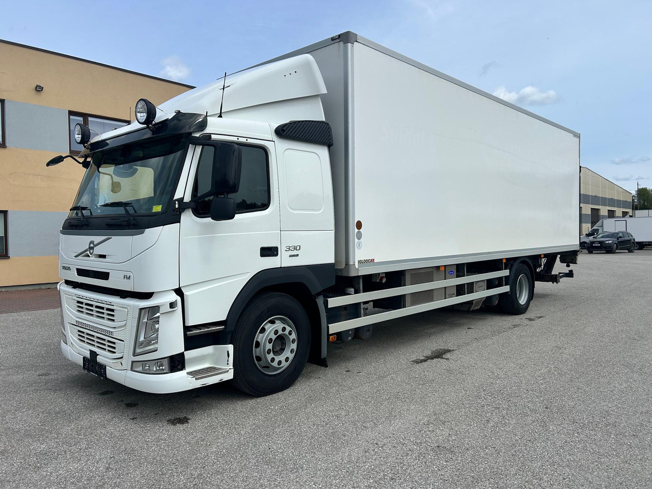 VOLVO FM330 - Refrigerator truck: picture 2 VOLVO FM330 - Refrigerator truck: picture 2
