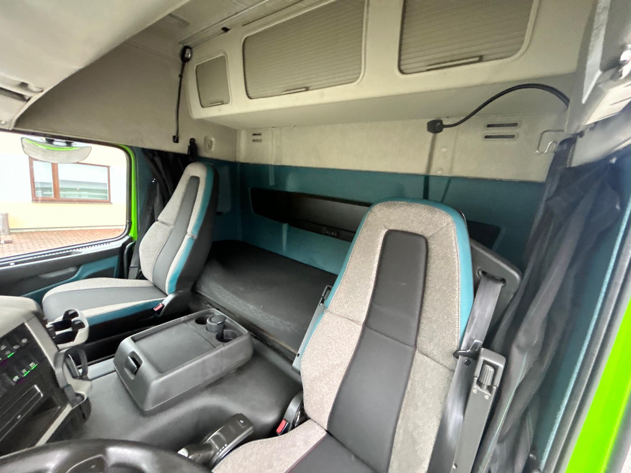 Box truck VOLVO FM330: picture 16 Box truck VOLVO FM330: picture 16