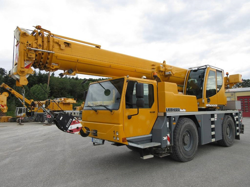 Liebherr LTM 1040-2.1 - All terrain crane: picture 1 Liebherr LTM 1040-2.1 - All terrain crane: picture 1