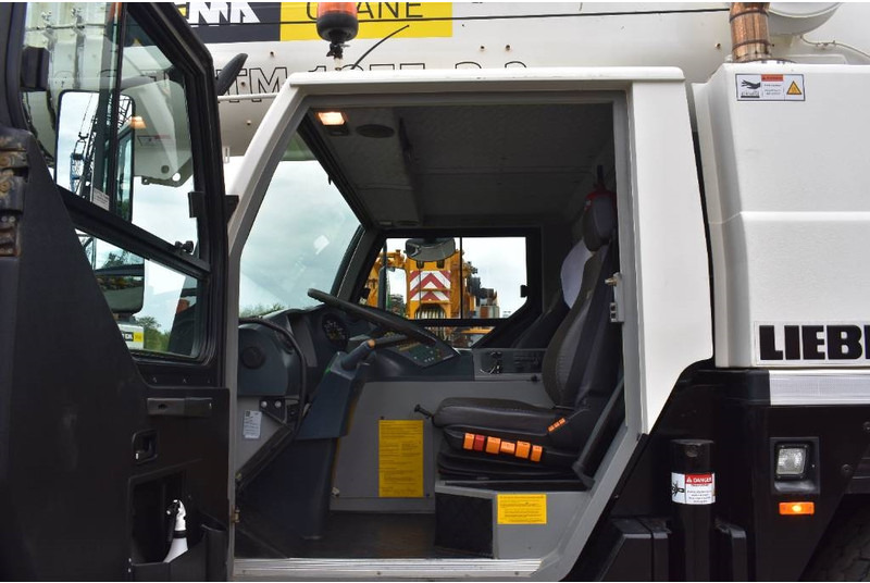 All terrain crane Liebherr LTM1055-3.2: picture 9