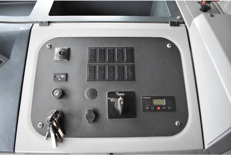 All terrain crane Liebherr LTM1055-3.2: picture 15