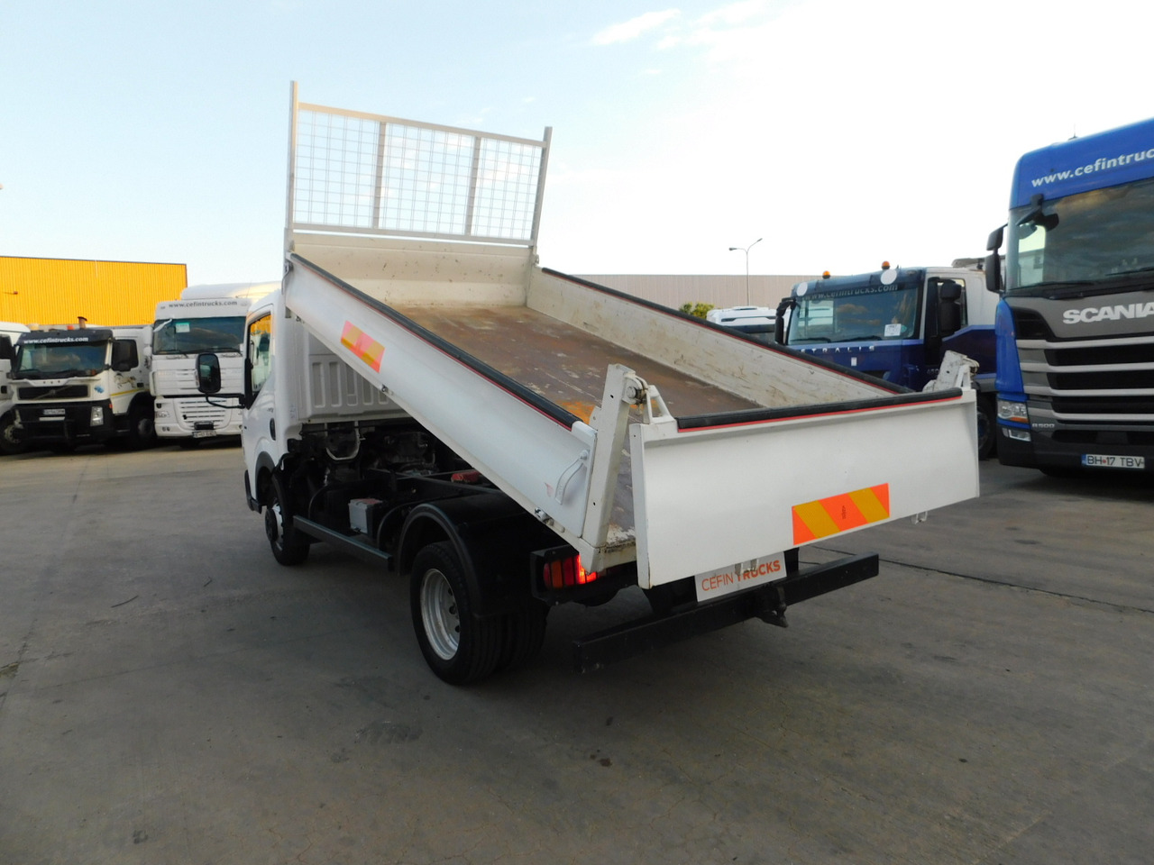 Renault Maxity - Tipper: picture 4 Renault Maxity - Tipper: picture 4