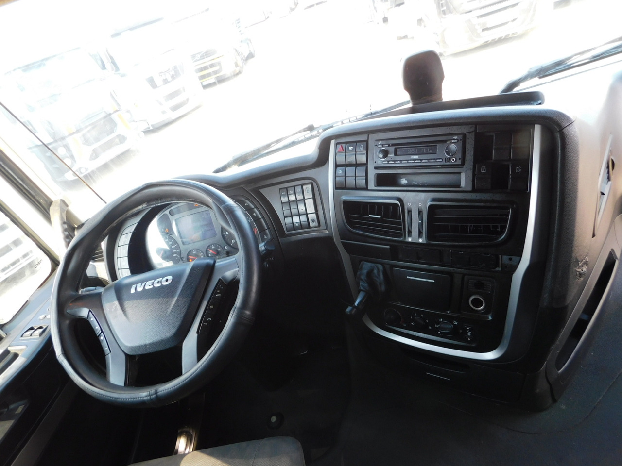 Interior photo 1: Tractor unit Iveco As440tp Interior photo 1: Tractor unit Iveco As440tp
