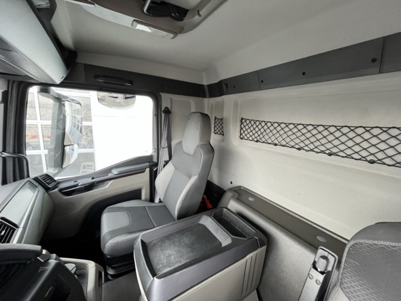 MAN TGS 26.360 6x2-4 LL Euro6 Klima AHK Luftfeder - Cab chassis truck: picture 3 MAN TGS 26.360 6x2-4 LL Euro6 Klima AHK Luftfeder - Cab chassis truck: picture 3