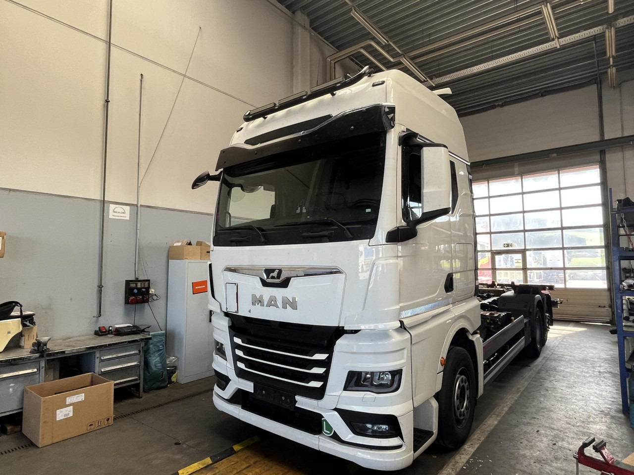 MAN TGX 26.470 6x2-4 LL CH Multiwechsler Euro6 Klima - Container transporter/ Swap body truck: picture 1 MAN TGX 26.470 6x2-4 LL CH Multiwechsler Euro6 Klima - Container transporter/ Swap body truck: picture 1