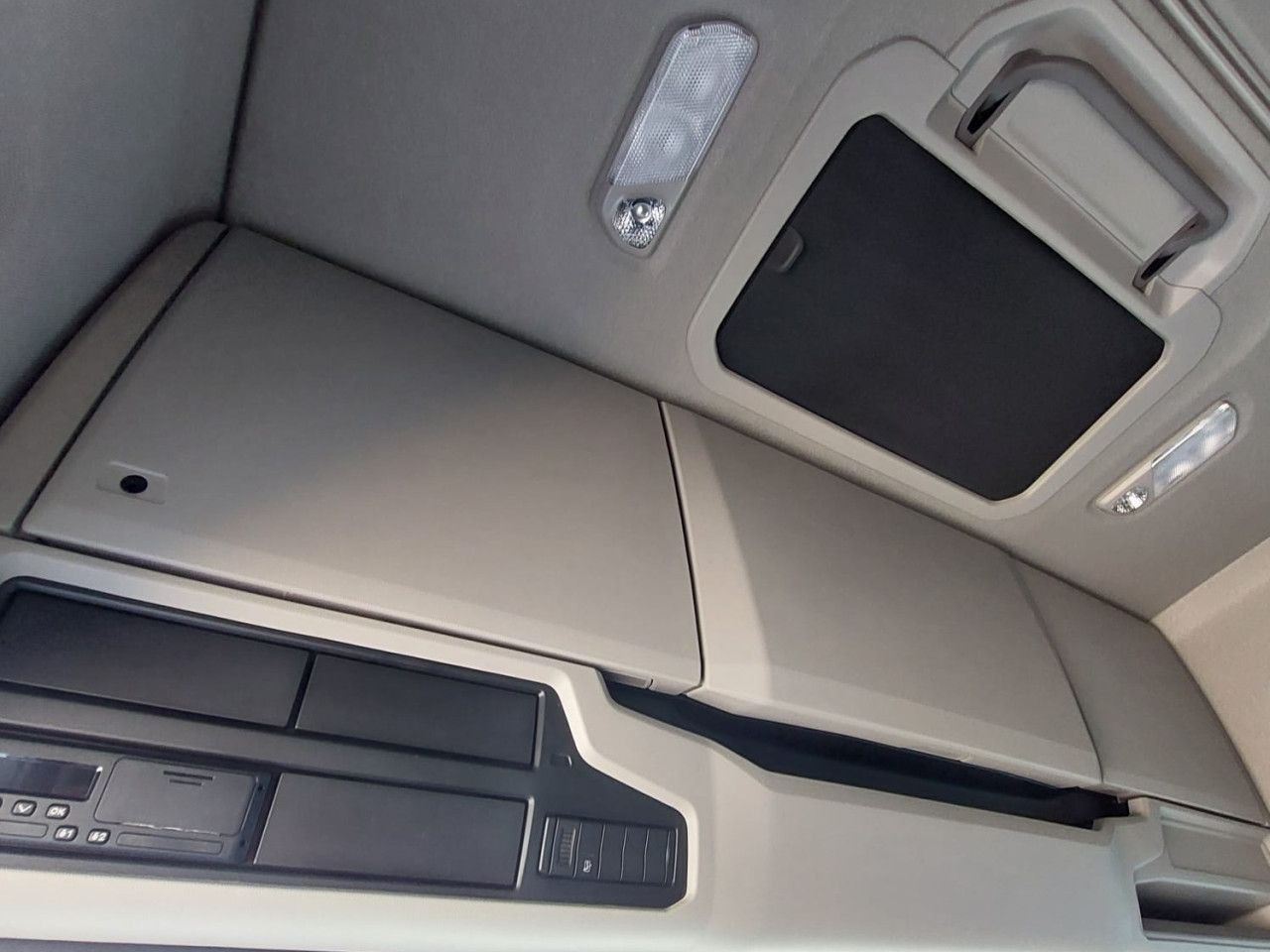 Scania R 460 - Tractor unit: picture 5 Scania R 460 - Tractor unit: picture 5