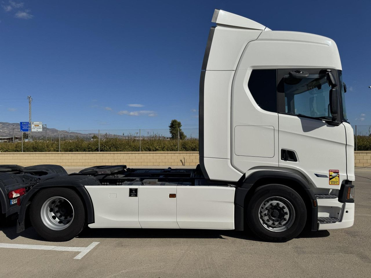 Scania R 460 - Tractor unit: picture 2 Scania R 460 - Tractor unit: picture 2