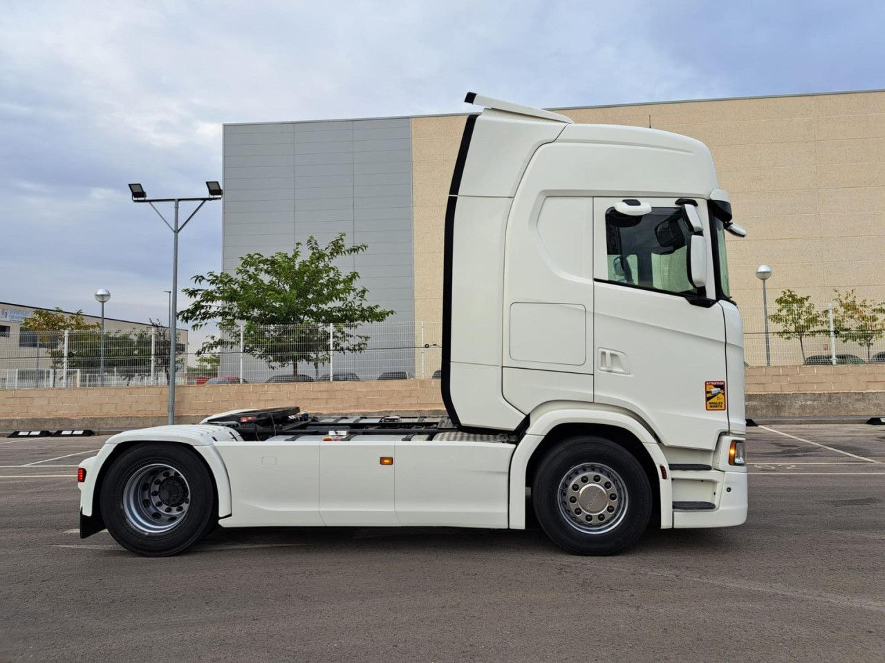 UVES01240217 - Tractor unit: picture 2 UVES01240217 - Tractor unit: picture 2