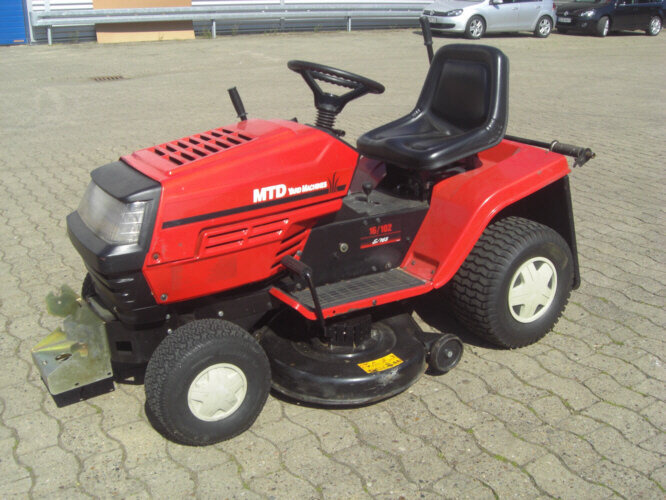 16 /102E/165 - Garden mower: picture 1 16 /102E/165 - Garden mower: picture 1