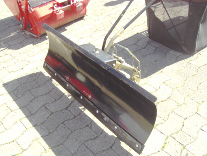 16 /102E/165 - Garden mower: picture 2 16 /102E/165 - Garden mower: picture 2