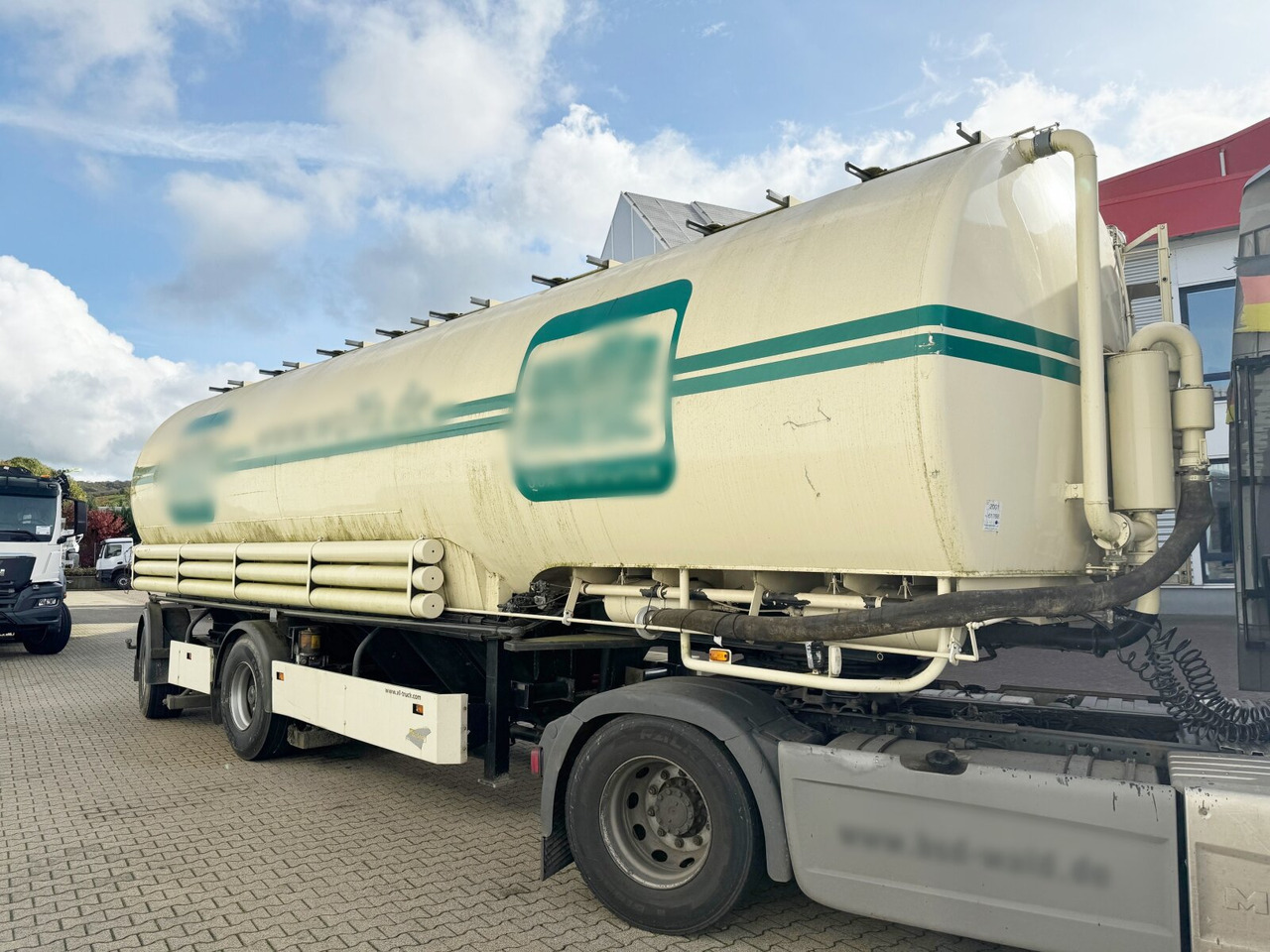 Silo semi-trailer 97WSL 33-24 Siloauflieger Welgro 97WSL 33-24 Siloauflieger, Lenkachse, 8 Kammern, ca. 51m³: picture 11 Silo semi-trailer 97WSL 33-24 Siloauflieger Welgro 97WSL 33-24 Siloauflieger, Lenkachse, 8 Kammern, ca. 51m³: picture 11