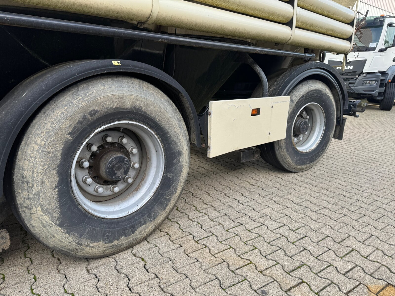 Silo semi-trailer 97WSL 33-24 Siloauflieger Welgro 97WSL 33-24 Siloauflieger, Lenkachse, 8 Kammern, ca. 51m³: picture 13 Silo semi-trailer 97WSL 33-24 Siloauflieger Welgro 97WSL 33-24 Siloauflieger, Lenkachse, 8 Kammern, ca. 51m³: picture 13