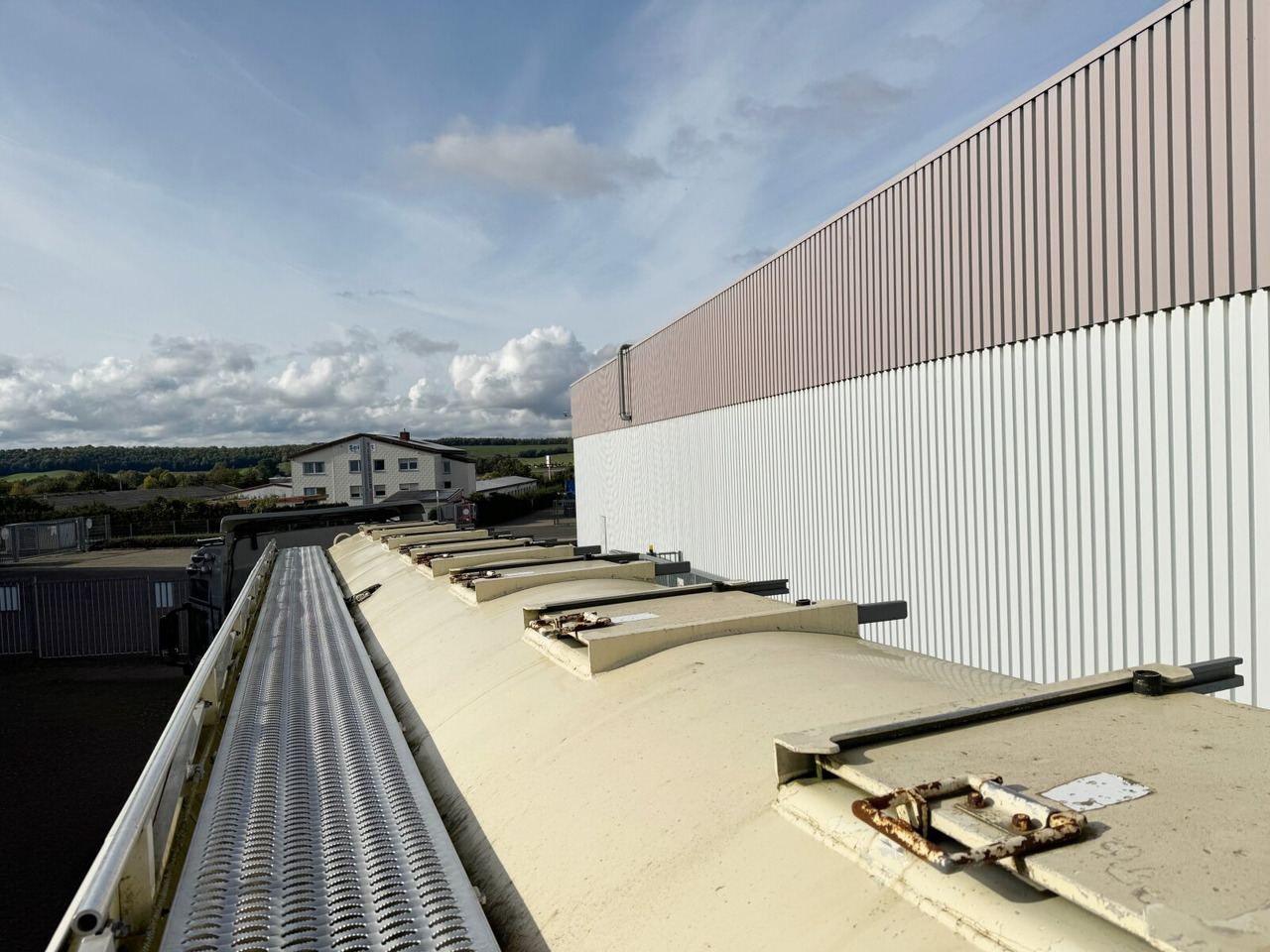 Silo semi-trailer 97WSL 33-24 Siloauflieger Welgro 97WSL 33-24 Siloauflieger, Lenkachse, 8 Kammern, ca. 51m³: picture 12 Silo semi-trailer 97WSL 33-24 Siloauflieger Welgro 97WSL 33-24 Siloauflieger, Lenkachse, 8 Kammern, ca. 51m³: picture 12