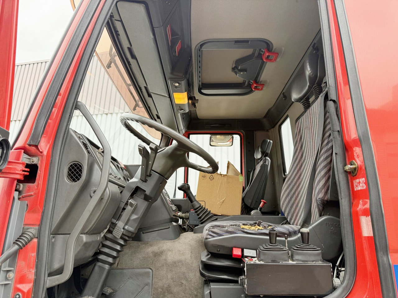 Andere EuroTech 240E38 6x2-4 EuroTech 240E38 6x2-4, Lift-/Lenkachse, Seilwinde, Kran Hiab 100 - Hook lift truck, Crane truck: picture 3 Andere EuroTech 240E38 6x2-4 EuroTech 240E38 6x2-4, Lift-/Lenkachse, Seilwinde, Kran Hiab 100 - Hook lift truck, Crane truck: picture 3