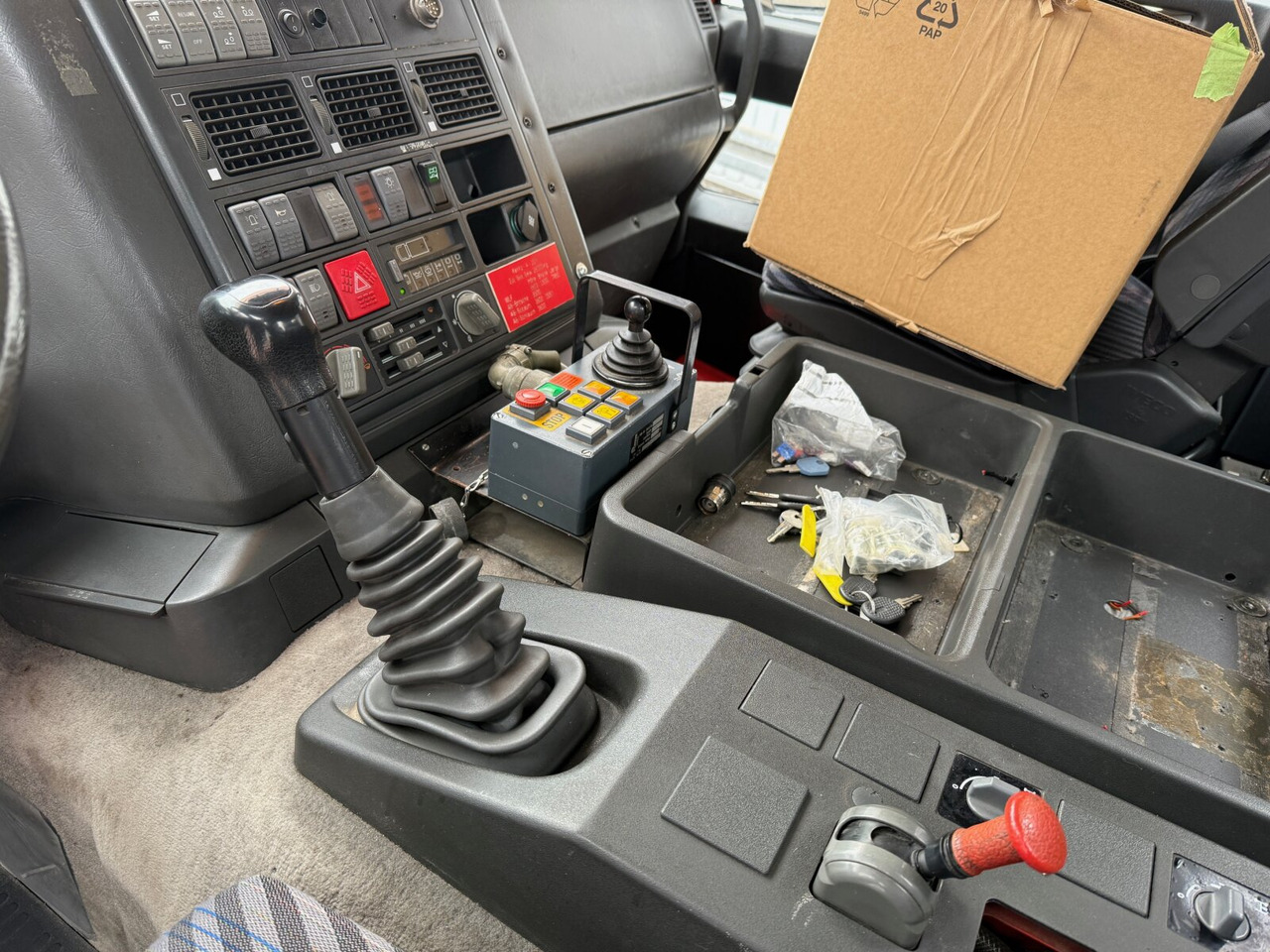 Andere EuroTech 240E38 6x2-4 EuroTech 240E38 6x2-4, Lift-/Lenkachse, Seilwinde, Kran Hiab 100 - Hook lift truck, Crane truck: picture 5 Andere EuroTech 240E38 6x2-4 EuroTech 240E38 6x2-4, Lift-/Lenkachse, Seilwinde, Kran Hiab 100 - Hook lift truck, Crane truck: picture 5