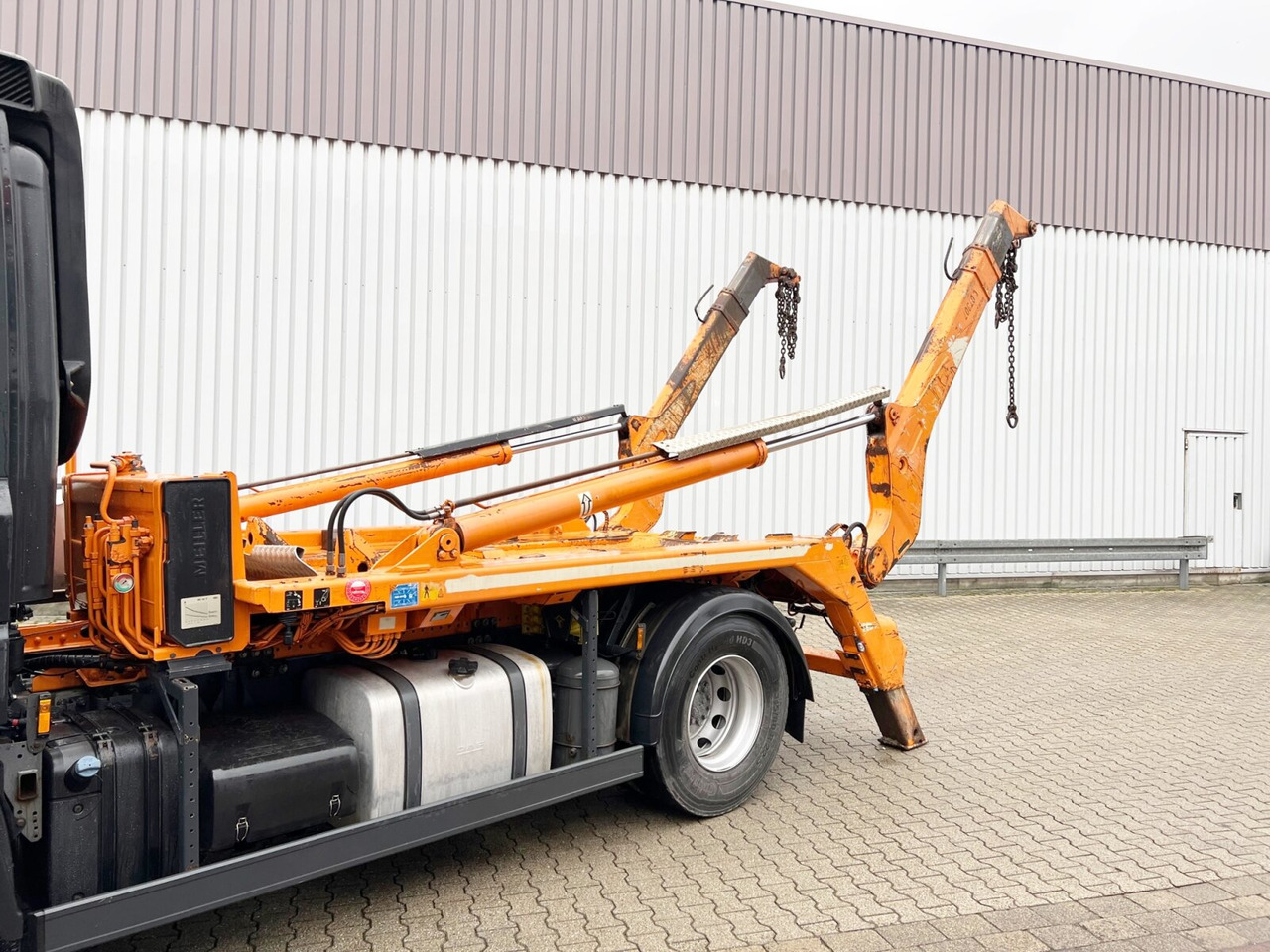 DAF CF 290 4x2 CF 290 4x2, Tele-Absetzer - Skip loader truck: picture 2 DAF CF 290 4x2 CF 290 4x2, Tele-Absetzer - Skip loader truck: picture 2
