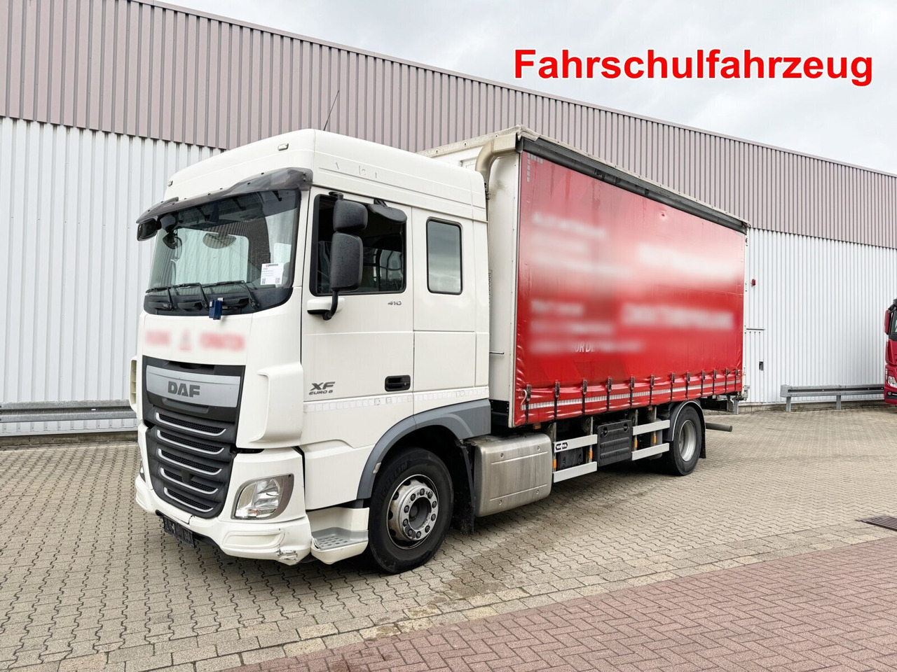 DAF XF 410 FA 4x2 XF 410 FA 4x2, Fahrschule, 2x AHK, 6 Sitze - Dropside/ Flatbed truck: picture 1 DAF XF 410 FA 4x2 XF 410 FA 4x2, Fahrschule, 2x AHK, 6 Sitze - Dropside/ Flatbed truck: picture 1