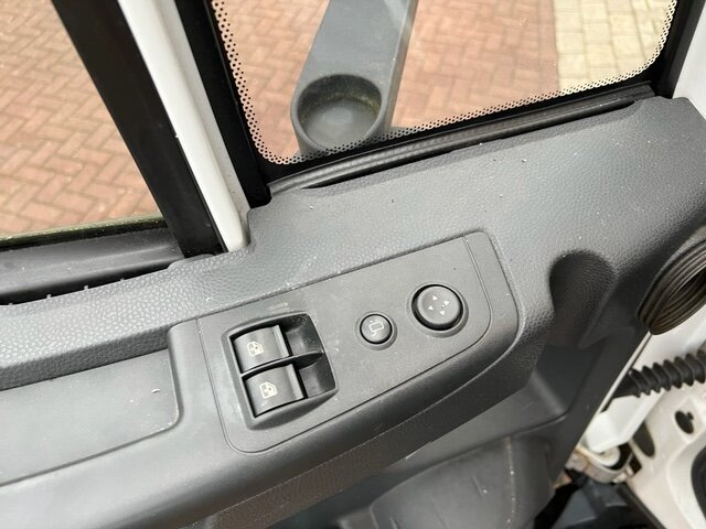 EuroCargo ML140E28 4x2 EuroCargo ML140E28 4x2, 41 cbm - Box truck: picture 3 EuroCargo ML140E28 4x2 EuroCargo ML140E28 4x2, 41 cbm - Box truck: picture 3