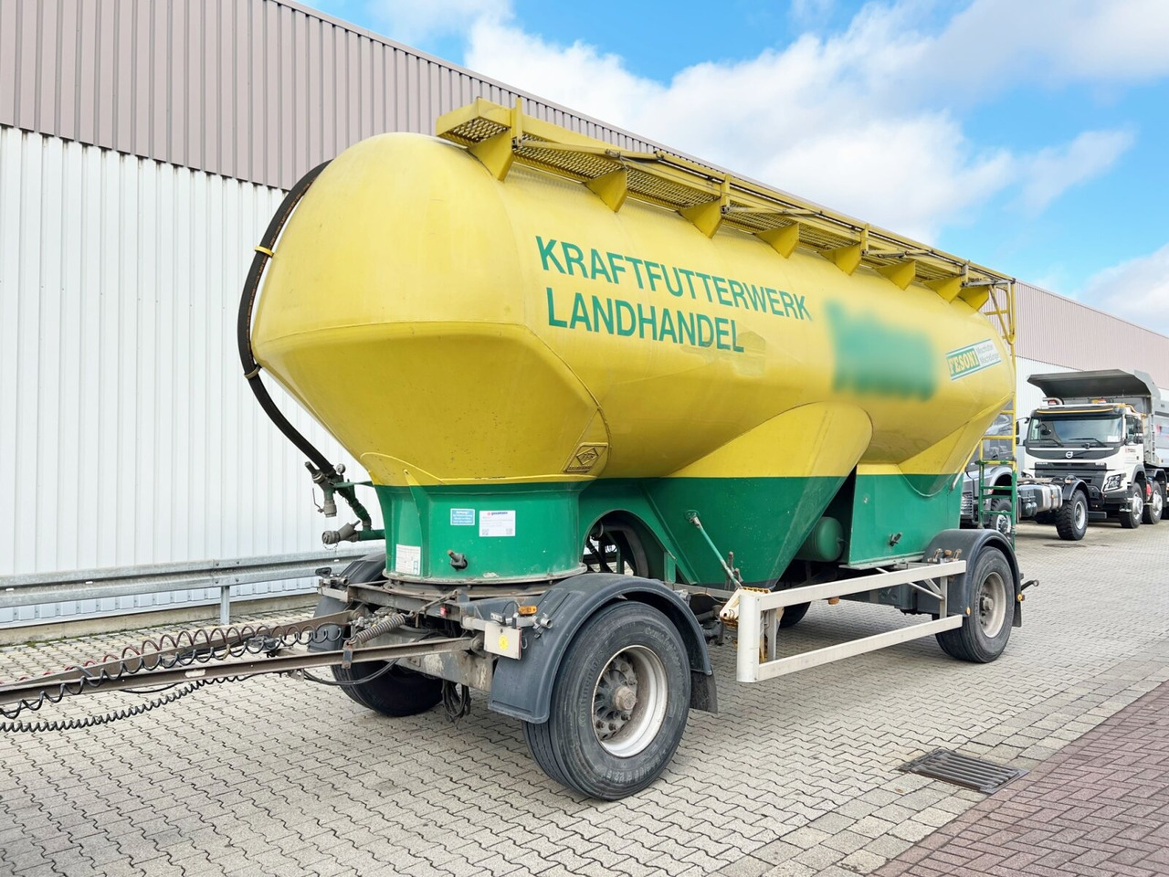 Feldbinder EUT 31.2 Silo-Anhänger EUT 31.2 Silo-Anhänger, ca. 31m³, 4x Domdeckel - Tank trailer: picture 1 Feldbinder EUT 31.2 Silo-Anhänger EUT 31.2 Silo-Anhänger, ca. 31m³, 4x Domdeckel - Tank trailer: picture 1