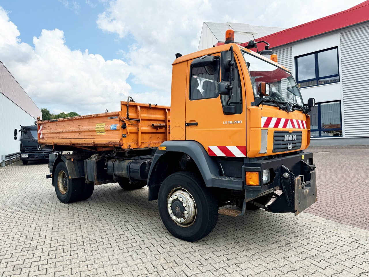 Tipper, Crane truck MAN LE 18.280 4X4 BB LE 18.280 4X4 BB, Winterdienstausstattung, Grüne Plakette: picture 9 Tipper, Crane truck MAN LE 18.280 4X4 BB LE 18.280 4X4 BB, Winterdienstausstattung, Grüne Plakette: picture 9