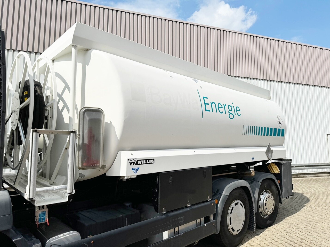 MAN TGA 26.390 6X2-4 BL TGA 26.390 6X2-4 BL, Lenk-/Liftachse, Willig Tankaufbau ca. 20.000l, 3 Kammern - Tank truck: picture 2 MAN TGA 26.390 6X2-4 BL TGA 26.390 6X2-4 BL, Lenk-/Liftachse, Willig Tankaufbau ca. 20.000l, 3 Kammern - Tank truck: picture 2