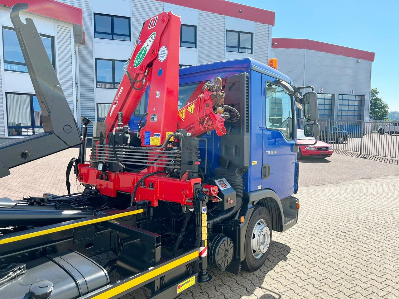Hook lift truck, Crane truck MAN TGL 12.180/210 4x2 BB TGL 12.180/210 4x2 BB, City-Abroller, Kran AMCO VEBA 807N2S: picture 10