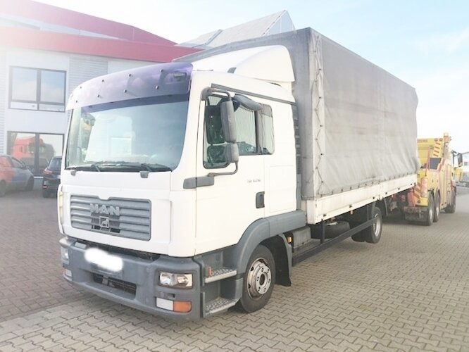 MAN TGL 8.210 BL 4x2 TGL 8.210 BL 4x2 mit LBW, Motorschaden! - Curtainsider truck: picture 2 MAN TGL 8.210 BL 4x2 TGL 8.210 BL 4x2 mit LBW, Motorschaden! - Curtainsider truck: picture 2