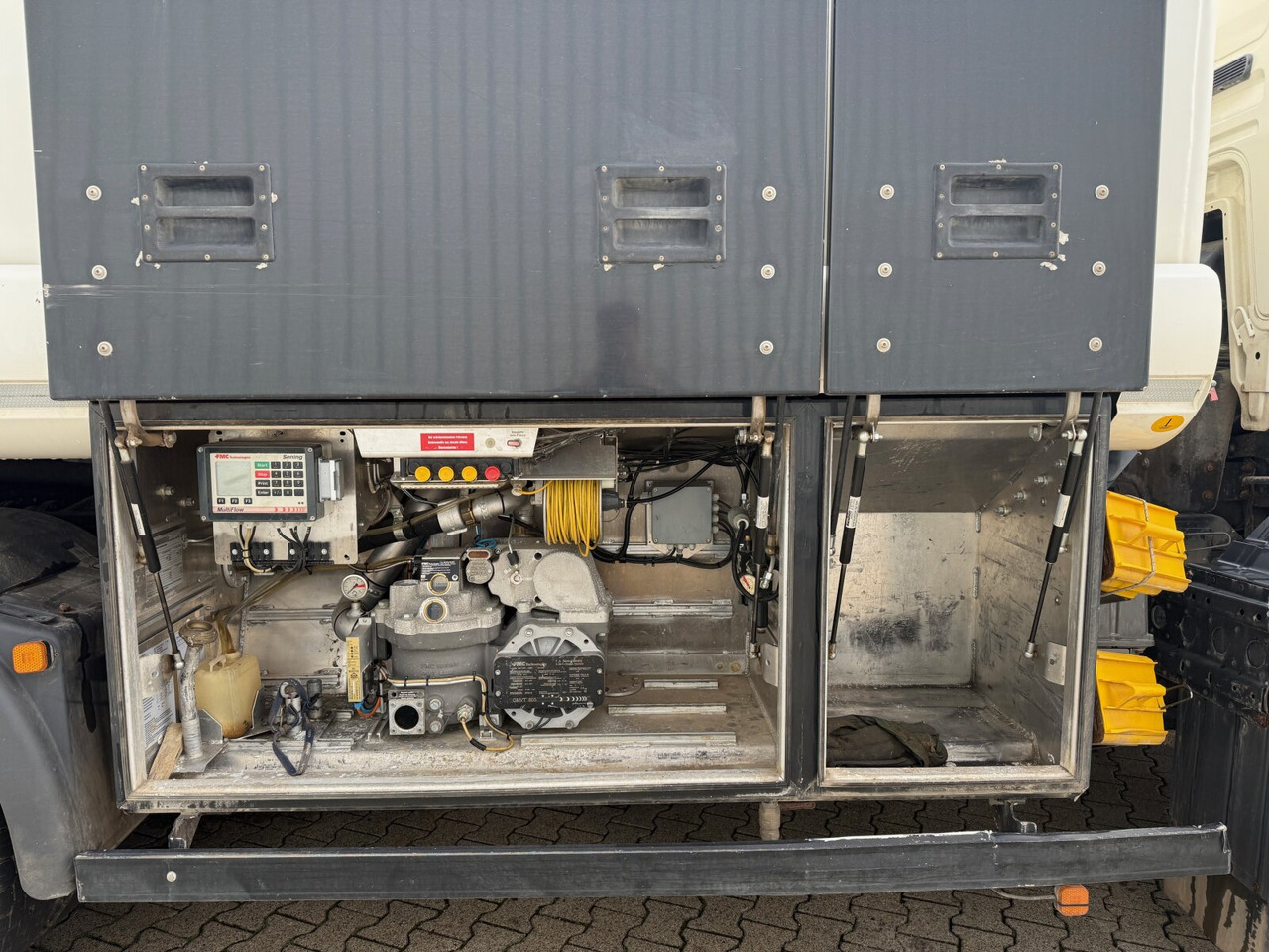 Tank truck MAN TGS 26.400 6x2-4 BL TGS 26.400 6x2-4 BL, Liftachse, ADR, Esterer Tank ca. 20.030l, 3 Kammern, Funk: picture 10