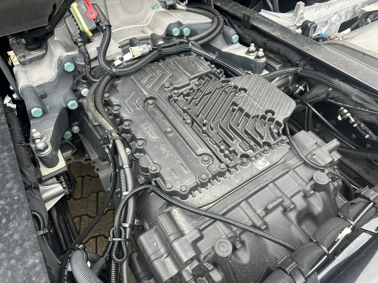 MAN TGS 26.440 6x2-4 LL CH TGS 26.440 6x2-4 LL CH, Lenk-/Liftachse, Navi, LED - Cab chassis truck: picture 2 MAN TGS 26.440 6x2-4 LL CH TGS 26.440 6x2-4 LL CH, Lenk-/Liftachse, Navi, LED - Cab chassis truck: picture 2