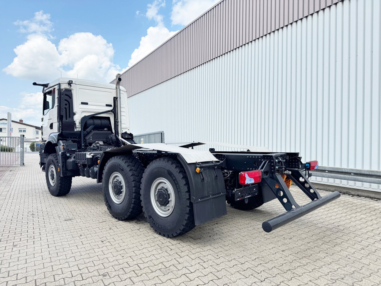 Cab chassis truck MAN TGS 26.520 6x6 BB TGS 26.520 6x6 BB, PriTarder, Navi, Optiview, Einzelbereifung: picture 13 Cab chassis truck MAN TGS 26.520 6x6 BB TGS 26.520 6x6 BB, PriTarder, Navi, Optiview, Einzelbereifung: picture 13