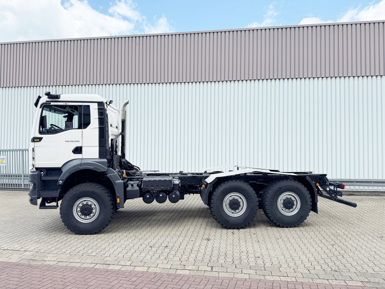 Cab chassis truck MAN TGS 26.520 6x6 BB TGS 26.520 6x6 BB, PriTarder, Navi, Optiview, Einzelbereifung: picture 14 Cab chassis truck MAN TGS 26.520 6x6 BB TGS 26.520 6x6 BB, PriTarder, Navi, Optiview, Einzelbereifung: picture 14