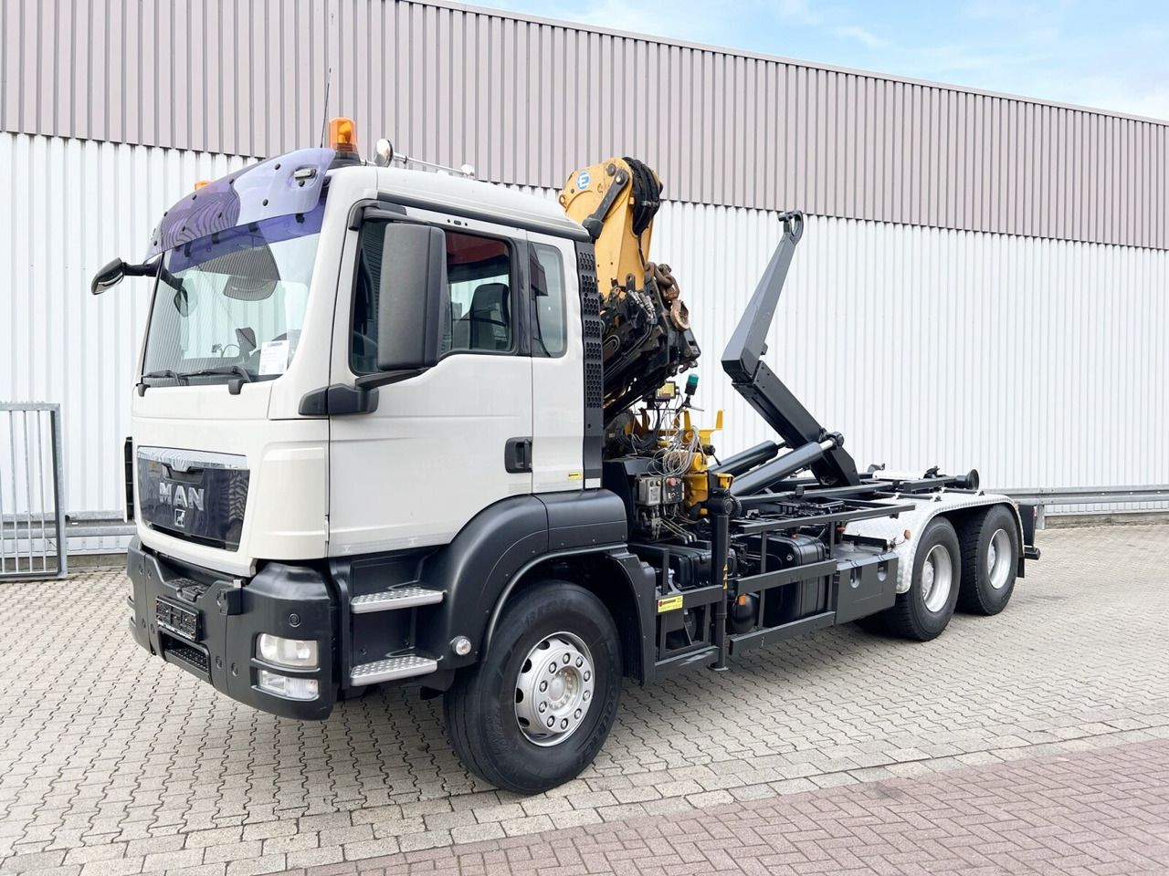 MAN TGS 33.440 6X4 BL TGS 33.440 6X4 BL mit Kran Effer 165-3S, Funk - Hook lift truck, Crane truck: picture 1 MAN TGS 33.440 6X4 BL TGS 33.440 6X4 BL mit Kran Effer 165-3S, Funk - Hook lift truck, Crane truck: picture 1