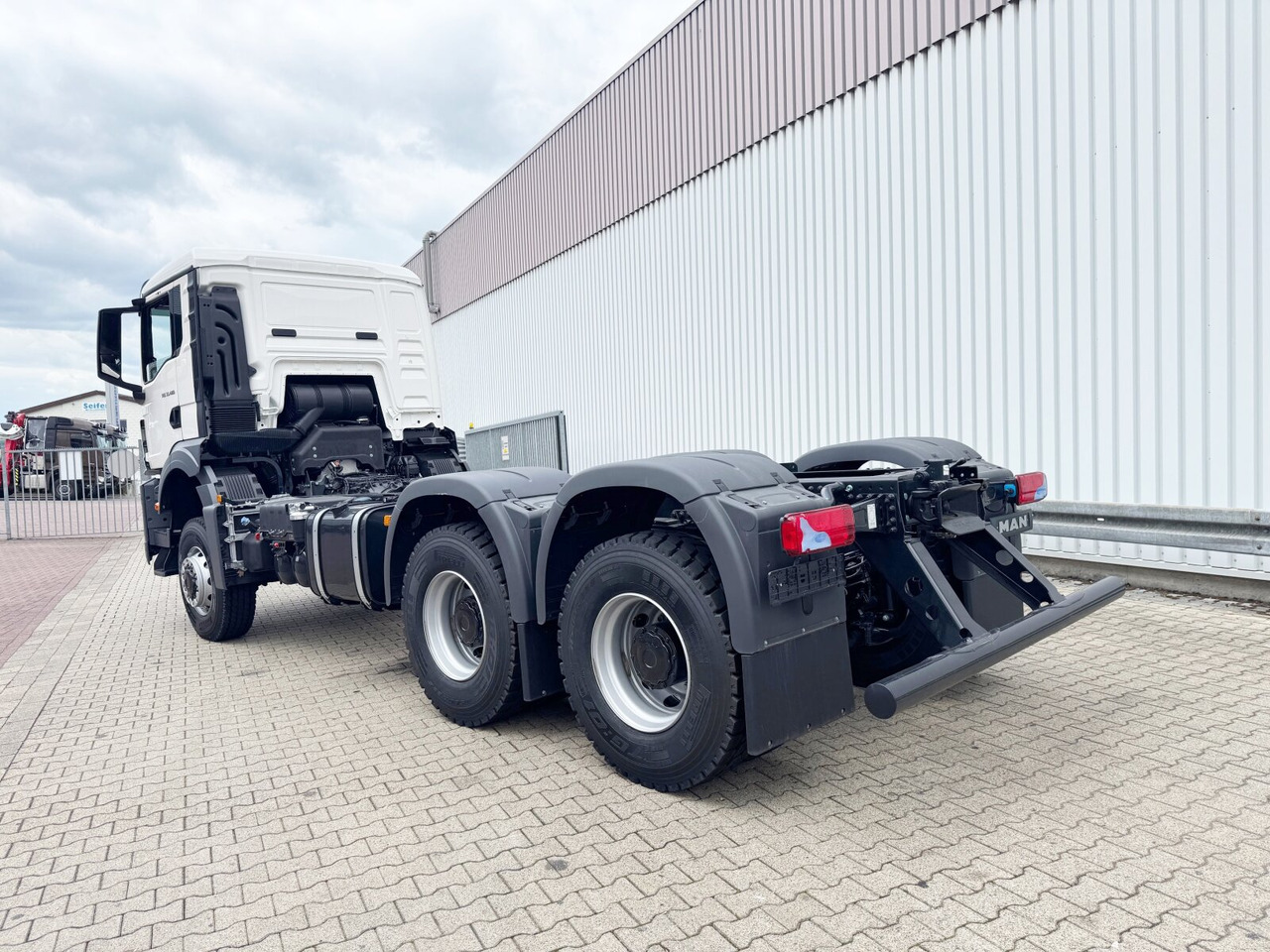 Cab chassis truck MAN TGS 33.480 6x6 BB CH TGS 33.480 6x6 BB CH, Hohe Bauart, Nebenantrieb: picture 12