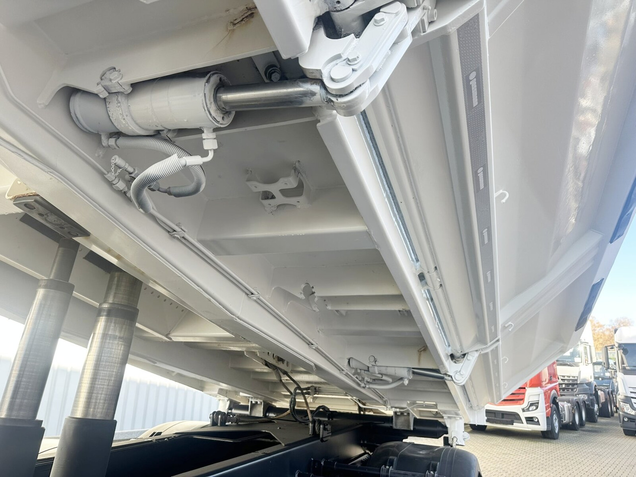 MAN TGS 35.460 8X4 BB TGS 35.460 8X4 BB, Meiller Bordmatik 13m³ - Tipper: picture 3 MAN TGS 35.460 8X4 BB TGS 35.460 8X4 BB, Meiller Bordmatik 13m³ - Tipper: picture 3