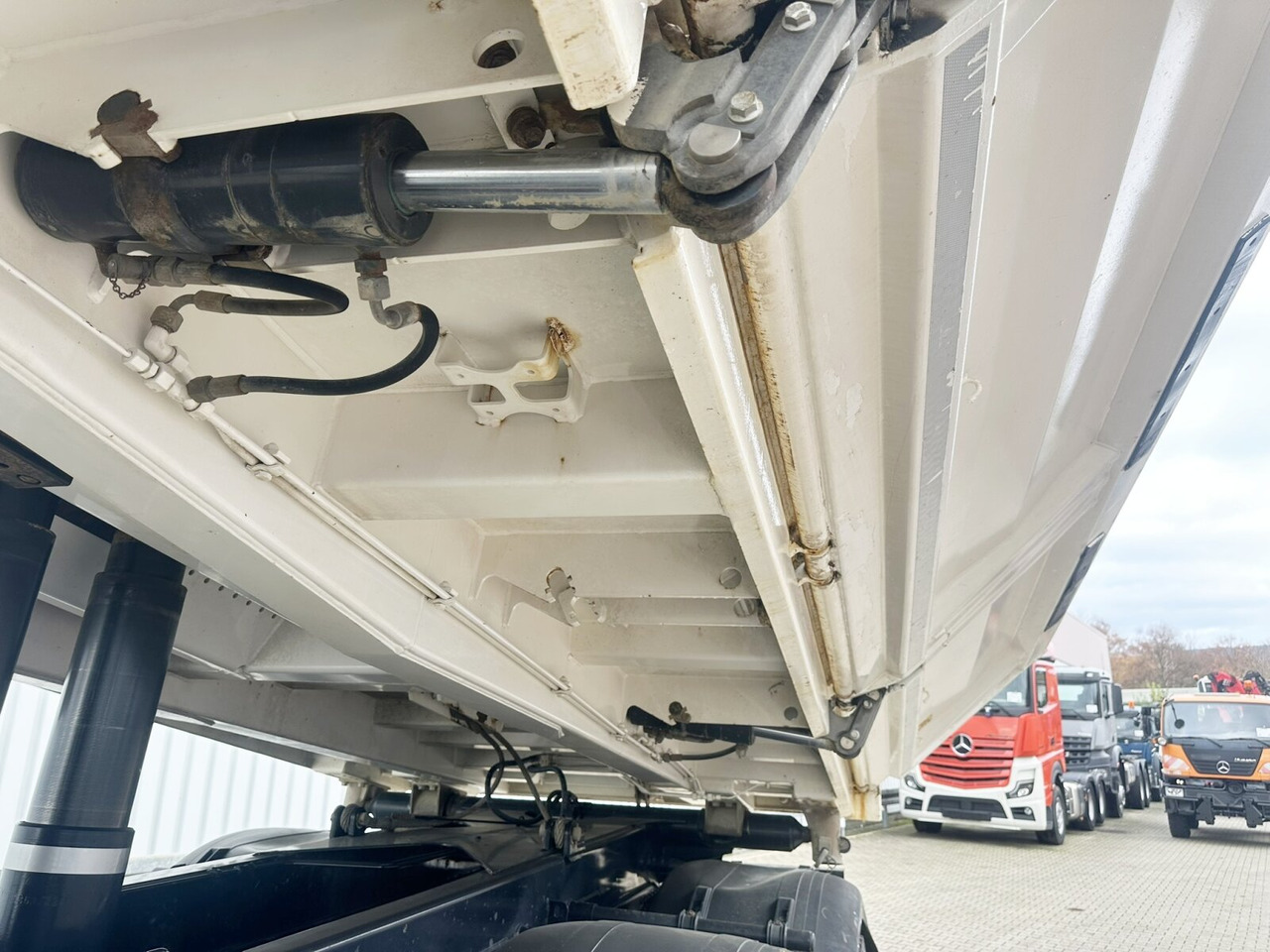 MAN TGS 35.460 8X4 BB TGS 35.460 8X4 BB, Meiller Bordmatik, Rollplane, 13m³ - Tipper: picture 2 MAN TGS 35.460 8X4 BB TGS 35.460 8X4 BB, Meiller Bordmatik, Rollplane, 13m³ - Tipper: picture 2