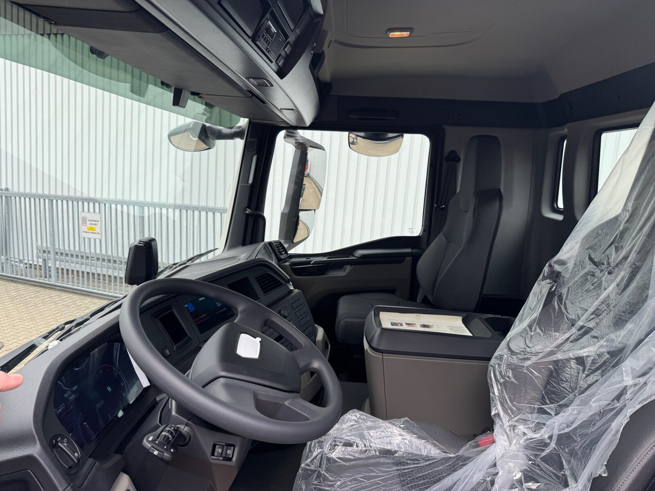 MAN TGS 35.480 8x8 BB CH TGS 35.480 8x8 BB CH, Meiller Stahlmulde 18m³ - Dumper: picture 3 MAN TGS 35.480 8x8 BB CH TGS 35.480 8x8 BB CH, Meiller Stahlmulde 18m³ - Dumper: picture 3