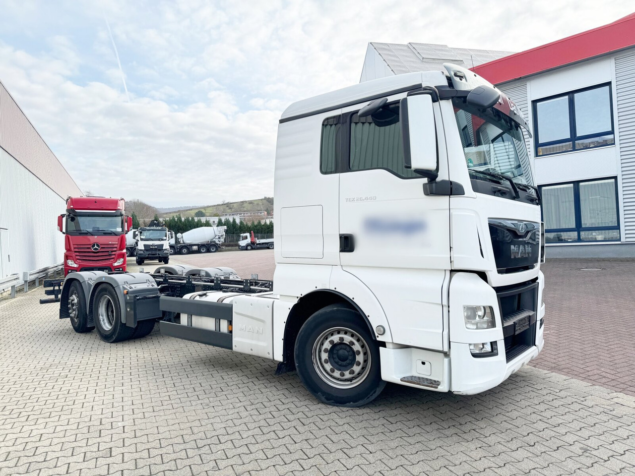 Cab chassis truck MAN TGX 26.440 6X2-4 LL TGX 26.440 6X2-4 LL, Lift-/Lenkachse: picture 7 Cab chassis truck MAN TGX 26.440 6X2-4 LL TGX 26.440 6X2-4 LL, Lift-/Lenkachse: picture 7