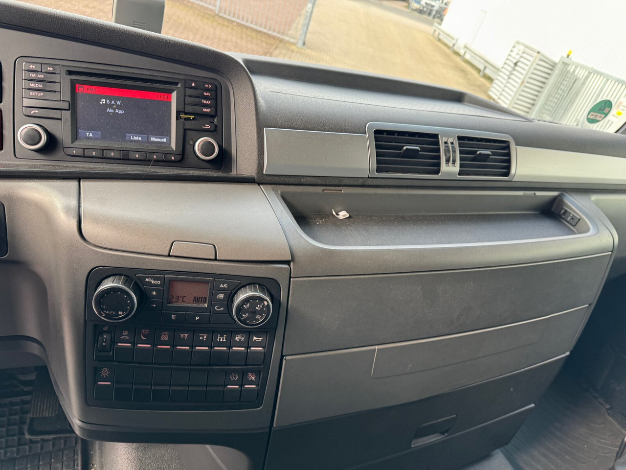 Cab chassis truck MAN TGX 26.440 6X2-4 LL TGX 26.440 6X2-4 LL, Lift-/Lenkachse: picture 4 Cab chassis truck MAN TGX 26.440 6X2-4 LL TGX 26.440 6X2-4 LL, Lift-/Lenkachse: picture 4