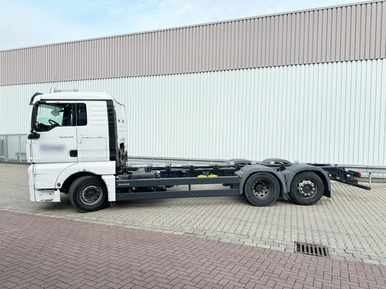 Interior photo 3: Cab chassis truck MAN TGX 26.440 6X2-4 LL TGX 26.440 6X2-4 LL, Lift-/Lenkachse Interior photo 3: Cab chassis truck MAN TGX 26.440 6X2-4 LL TGX 26.440 6X2-4 LL, Lift-/Lenkachse