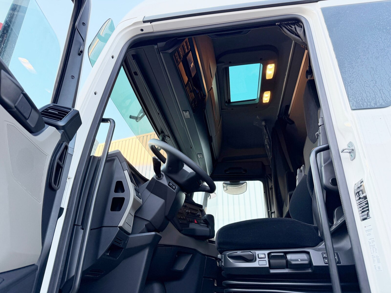 MAN TGX 26.470 6x2-4 BL TGX 26.470 6x2-4 BL, Lenk-/Liftachse, Retarder, Navi, Heckkran Atlas AK 170.2-A2 - Crane truck, Dropside/ Flatbed truck: picture 5 MAN TGX 26.470 6x2-4 BL TGX 26.470 6x2-4 BL, Lenk-/Liftachse, Retarder, Navi, Heckkran Atlas AK 170.2-A2 - Crane truck, Dropside/ Flatbed truck: picture 5