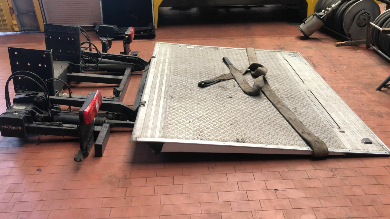 MBB C 1500 S Ladebordwand MBB C 1500 S Ladebordwand - Tail lift: picture 1 MBB C 1500 S Ladebordwand MBB C 1500 S Ladebordwand - Tail lift: picture 1