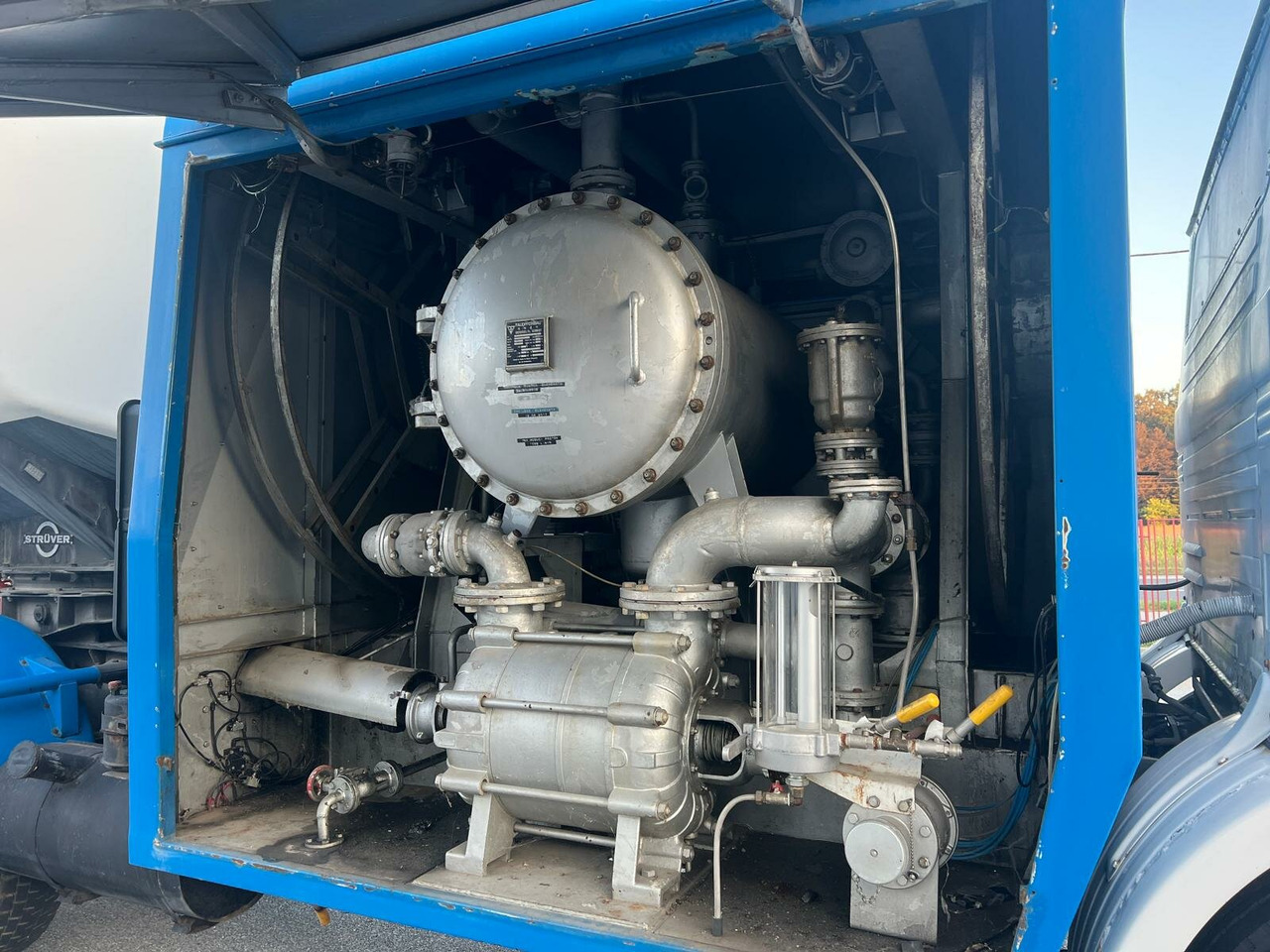 Mercedes-Benz 1923 4x2 Tankwagenzug für Kerosin 40.000l 1923 4x2 Tankwagenzug für Kerosin 40.000l - Tank truck: picture 5 Mercedes-Benz 1923 4x2 Tankwagenzug für Kerosin 40.000l 1923 4x2 Tankwagenzug für Kerosin 40.000l - Tank truck: picture 5