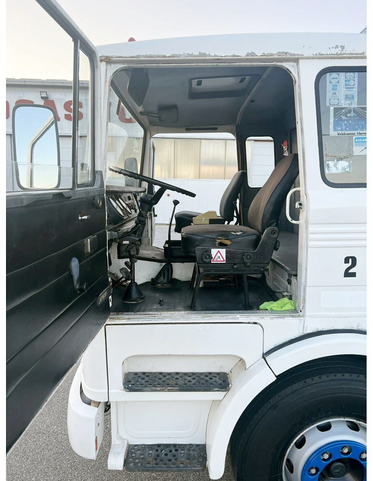 Mercedes-Benz 1923 4x2 Tankwagenzug für Kerosin 40.000l 1923 4x2 Tankwagenzug für Kerosin 40.000l - Tank truck: picture 3 Mercedes-Benz 1923 4x2 Tankwagenzug für Kerosin 40.000l 1923 4x2 Tankwagenzug für Kerosin 40.000l - Tank truck: picture 3