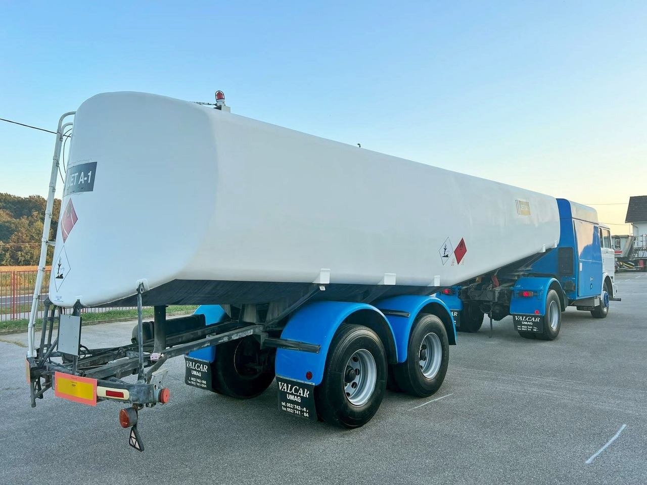 Mercedes-Benz 1923 4x2 Tankwagenzug für Kerosin 40.000l 1923 4x2 Tankwagenzug für Kerosin 40.000l - Tank truck: picture 4 Mercedes-Benz 1923 4x2 Tankwagenzug für Kerosin 40.000l 1923 4x2 Tankwagenzug für Kerosin 40.000l - Tank truck: picture 4