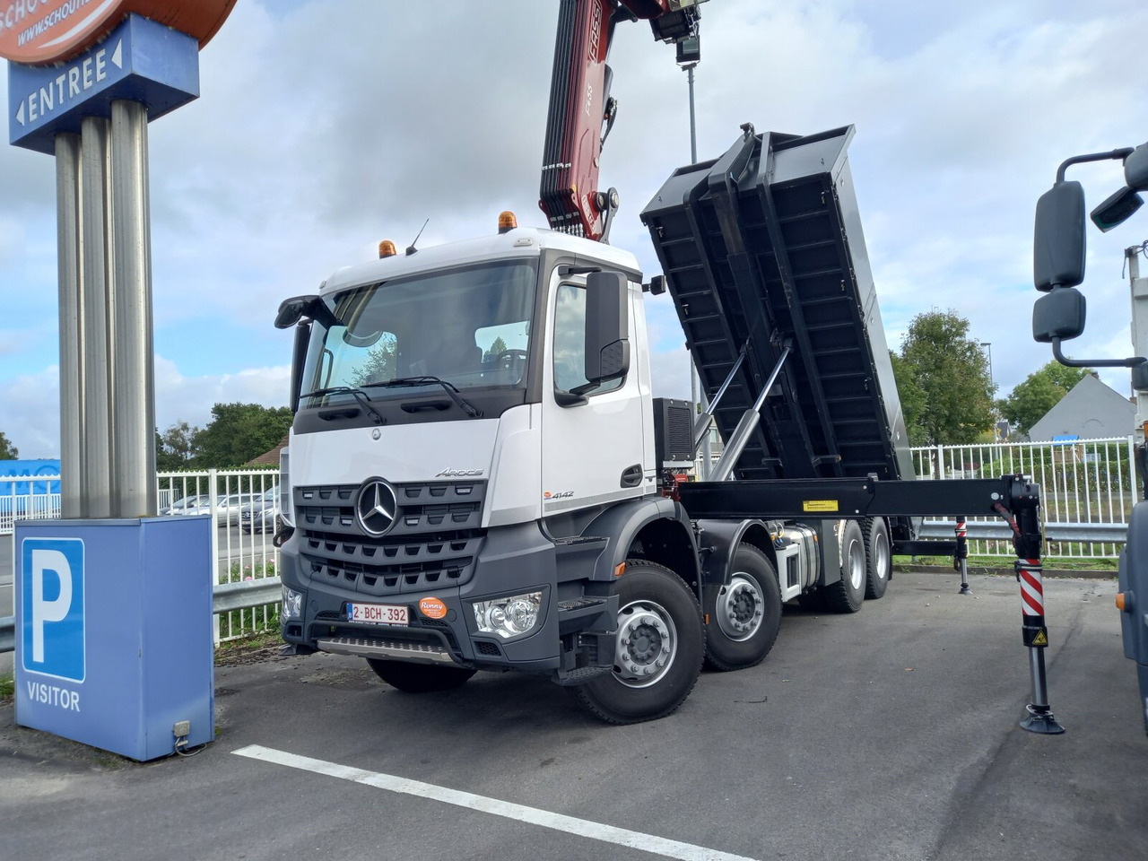 Mercedes-Benz - AROCS 4142 K 8x4 - Skip loader truck, Crane truck: picture 2 Mercedes-Benz - AROCS 4142 K 8x4 - Skip loader truck, Crane truck: picture 2