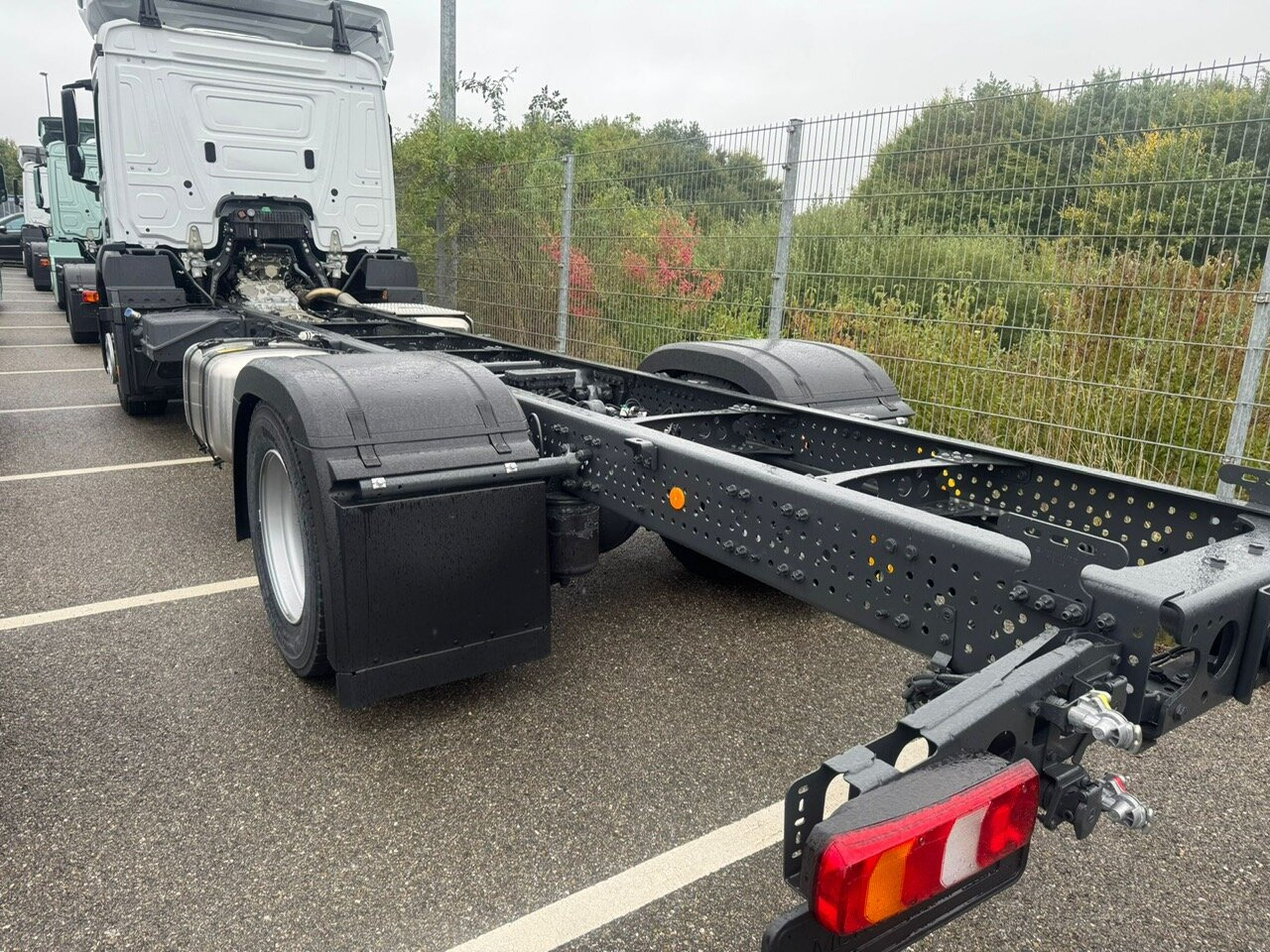 Mercedes-Benz Actros 1827/30 L 4x2 Actros 1827/30 L 4x2, Gardine, LBW - Dropside/ Flatbed truck: picture 3 Mercedes-Benz Actros 1827/30 L 4x2 Actros 1827/30 L 4x2, Gardine, LBW - Dropside/ Flatbed truck: picture 3