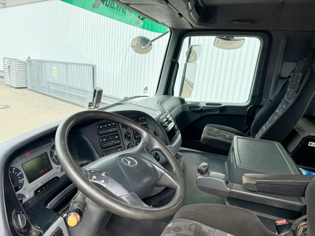 Mercedes-Benz Actros 2541 L 6x2 Actros 2541 L 6x2, Retader, Lenkachse - Hook lift truck: picture 2 Mercedes-Benz Actros 2541 L 6x2 Actros 2541 L 6x2, Retader, Lenkachse - Hook lift truck: picture 2